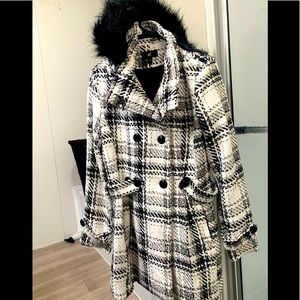 Coat ideal for very cool weather never used black and white Large run small